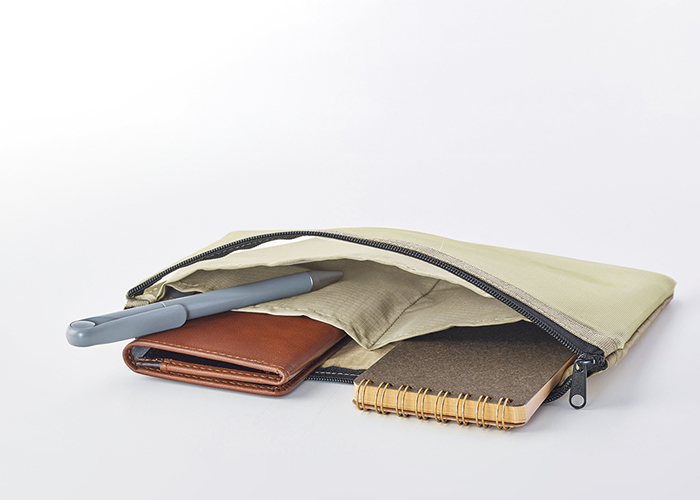ビジネスパーソン味方！便利なセパレートメッシュポーチのご紹介。